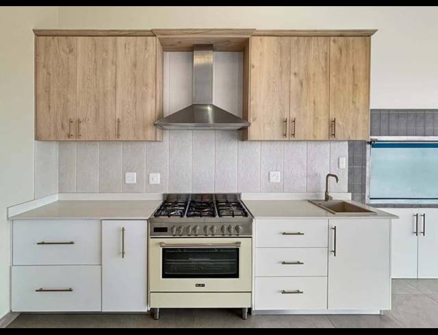 3 BEDROOM TOWNHOUSE FOR SALE IN HARTENBOS HEUWELS